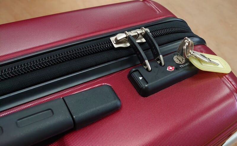 スーツケースの鍵は様々