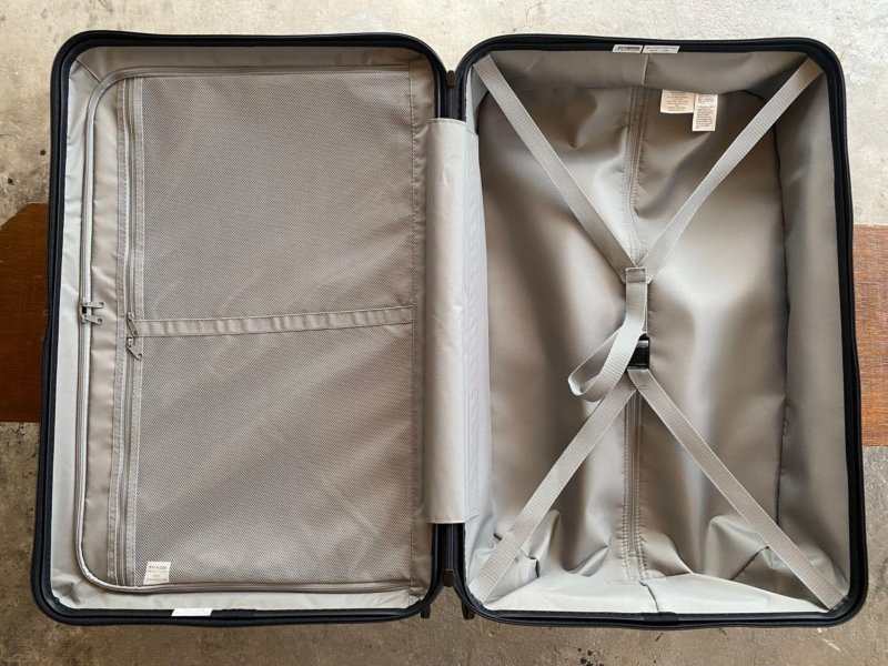 無印良品 バーを自由に調節できる ハードキャリーの内装