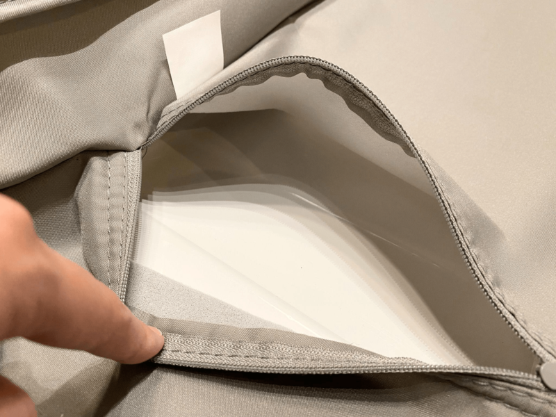 無印良品 バーを自由に調節できる ハードキャリーのリサイクル素材が使用された内装(白い部分)