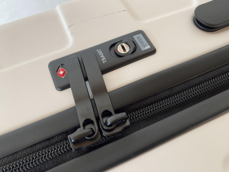 無印良品 バーを自由に調節できる ハードキャリーの鍵式ロック